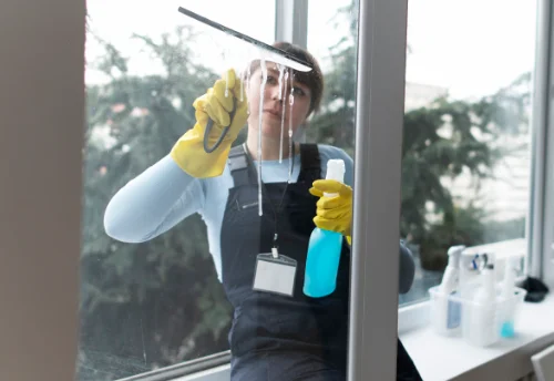 Nettoyage de vitres intérieures et extérieures à Saint-Thibéry